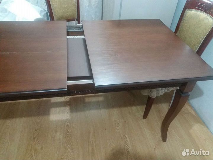 Обеденный стол