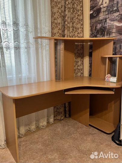 Компьютерный стол