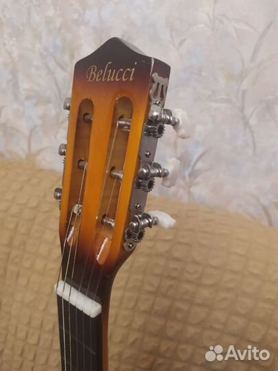 Акустическая гитара