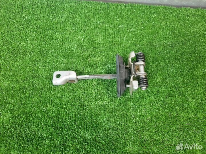 Ограничитель двери передний правый LADA X-Ray