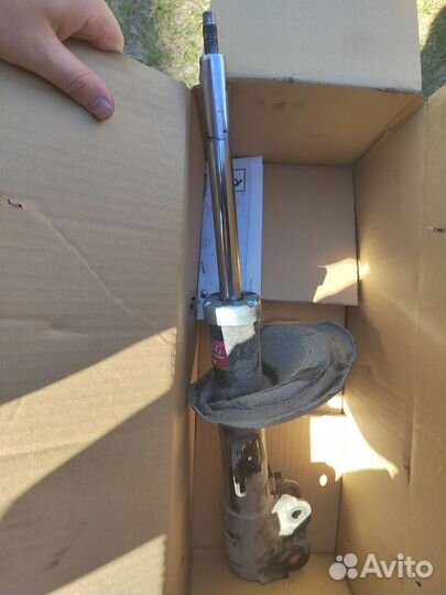 Амортизатор передний правый lancer 10