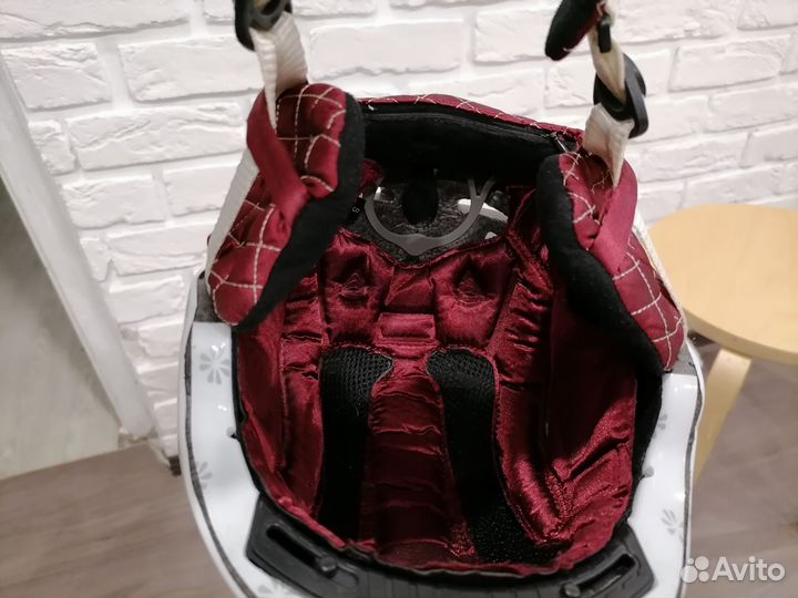 Горнолыжные шлема RED и rossignol