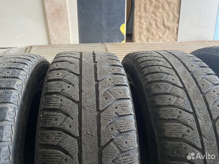 Bridgestone Ice Cruiser 7000 215/60 R16