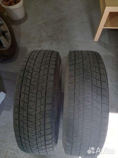 Bridgestone Blizzak DM-V1 215/70 R16