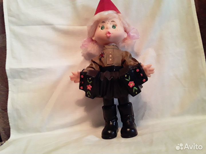 Кукла СССР 30 см Солдатка с гармонью. На привале