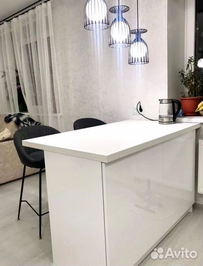 Прямая кухня в потолок. Кухонный гарнитур на заказ