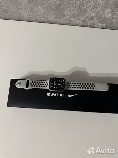 Часы apple watch SE 44 mm nike (оригинал)