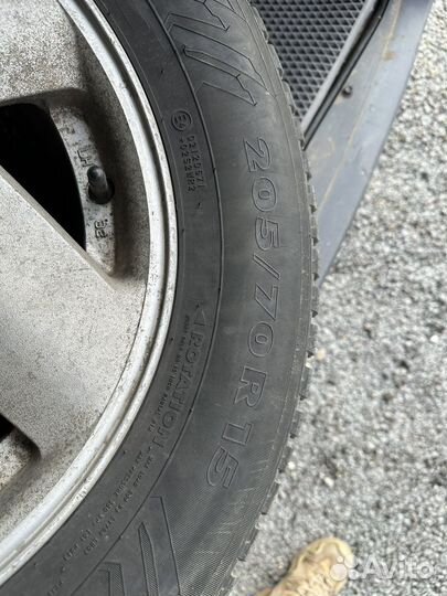 R15 Nokian Tyres Nordman 8 205/70, PCD 5x114.3 DIA 60.1