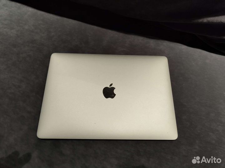 Apple MacBook Pro 13 2016 touch bar