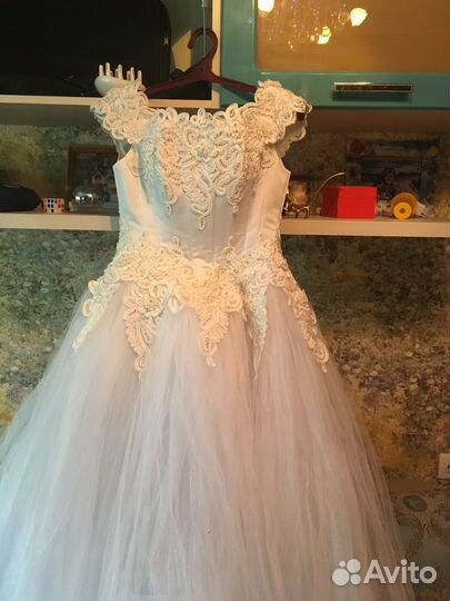 Свадебное платье 42 44 бу