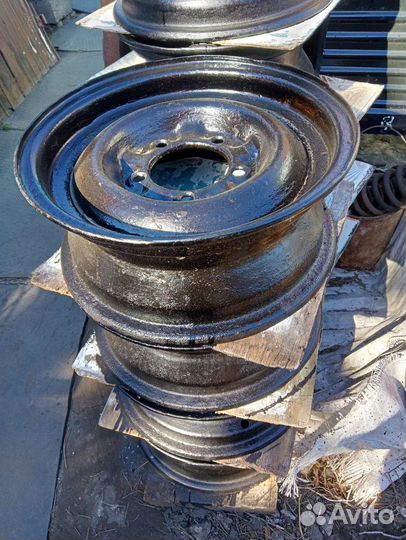 Штампованные диски на УАЗ r15