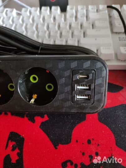 Сетевой фильтр с 2 розетками 2 USB + 1 Type-C 2м