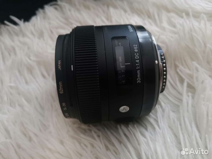 Объектив на Nikon Sigma AF 30 mm 1.4 F DC HSM