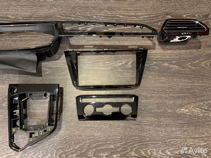 Декор торпеды high line VW tiguan ll