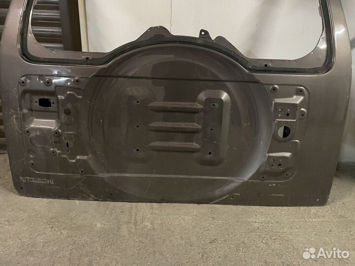 Крышка багажгика mitsubishi pajero 4