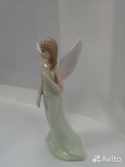 Ангел статуэтка из фарфора