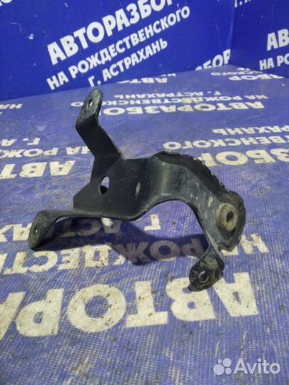 Крепление крыла Toyota Vista седан 1996