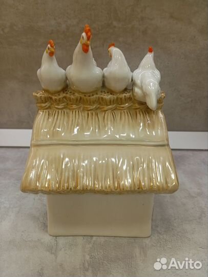 Фарфоровая статуэтка На птичнике(курятник) Дулево