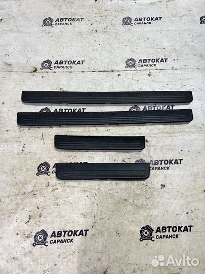 Накладки порогов Nissan Primera P11