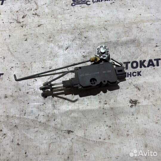 Активатор замка багажника Nissan Primera P11