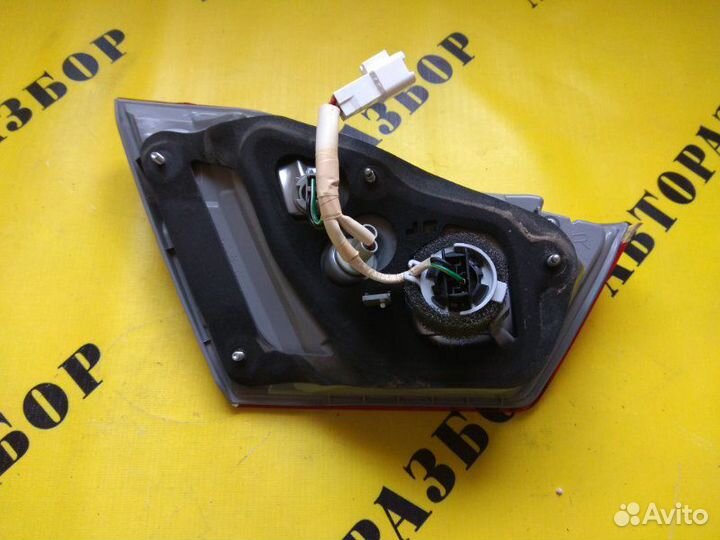 Фонарь задний правый внутренний Toyota Camry 50