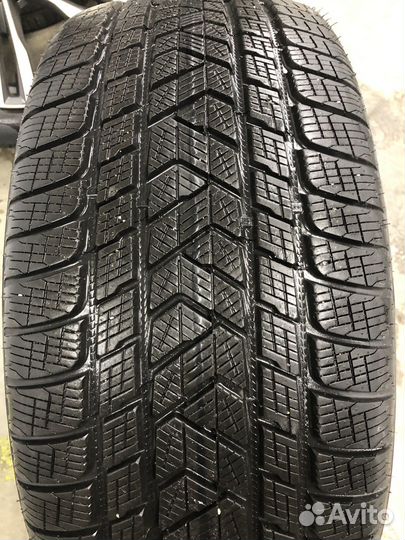 Pirelli Scorpion Winter RFT 285/45 R21 113V