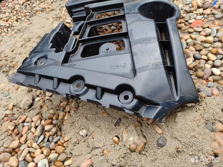 Направляющая заднего бампера правая (BMW X1)