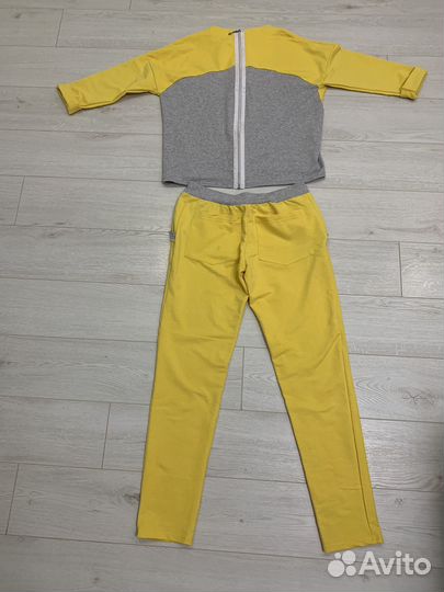 Спортивный костюм новый 42-44