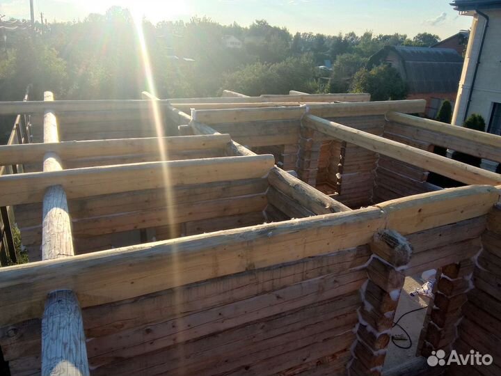 Сруб бани дома из норвежского лафета