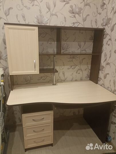 Продам компьютерный стол