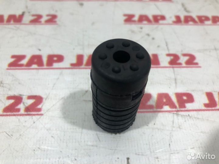 Отбойник двери багажника Nissan X-Trail NT31