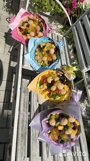 Букет на 1 сентября из сухофруктов орехов