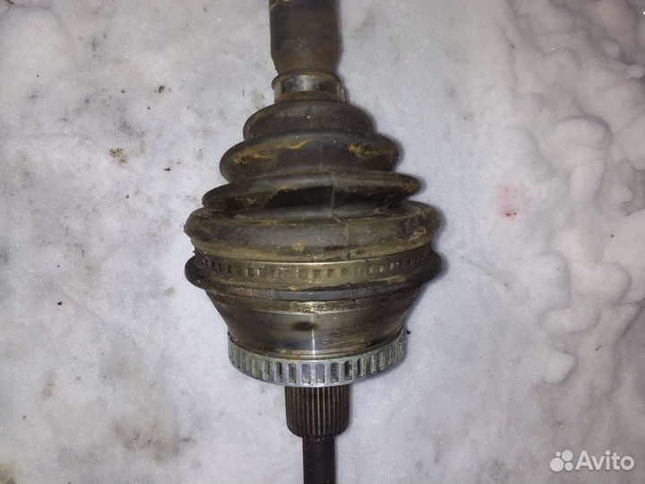 Шруз-Привод левый VW 1.8 AT b5+,шруз