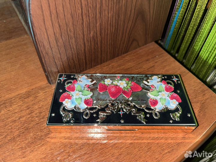 Палетка теней для век Flower Knows