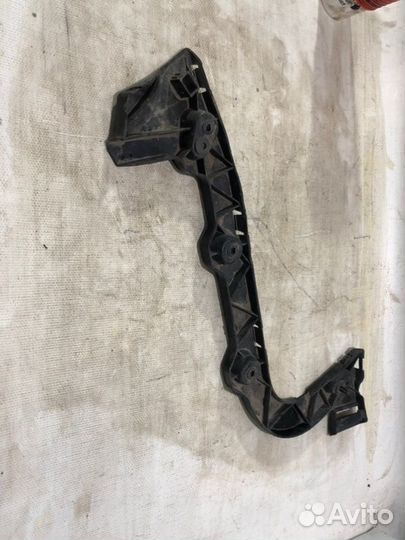 Кронштейн бампера задний Ford Focus 3