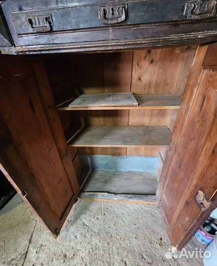 Старинный антикварный ореховый полубуфет поставец