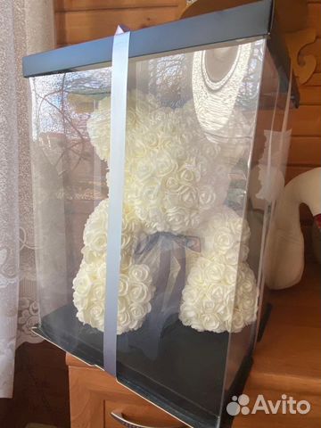 Медведь из искуственных роз