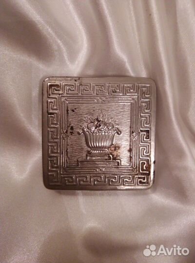 Пудреница винтаж. временно только авито доставка