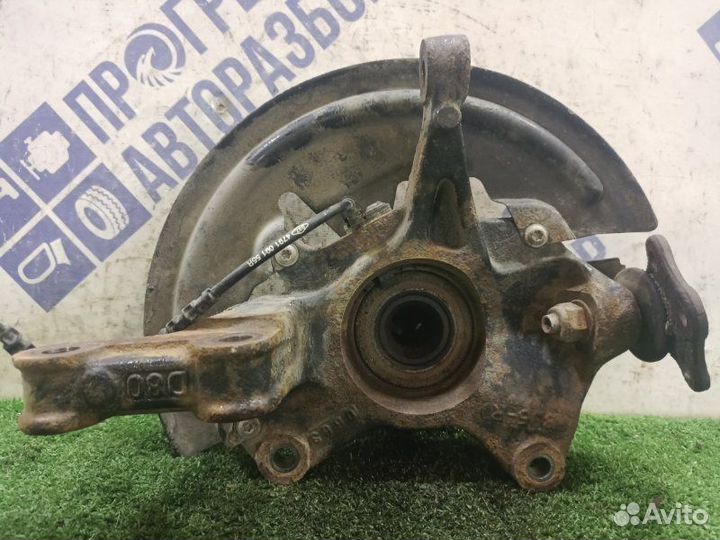 Поворотный кулак передний правый Renault Fluence