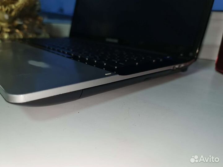 Ноутбук 17.3 Samsung np305e7a