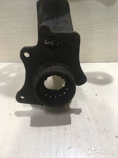 Кулак поворотный передний Ауди 80 Б4