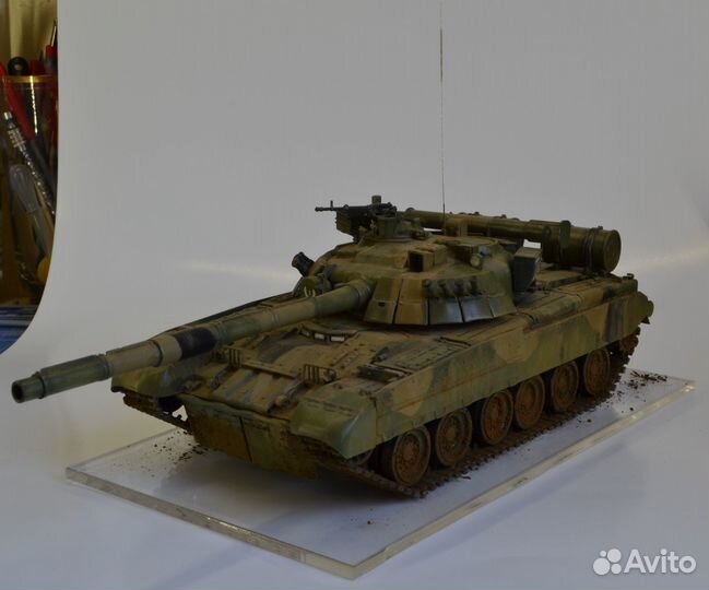 Стендовая модель Т-80уд Звезда