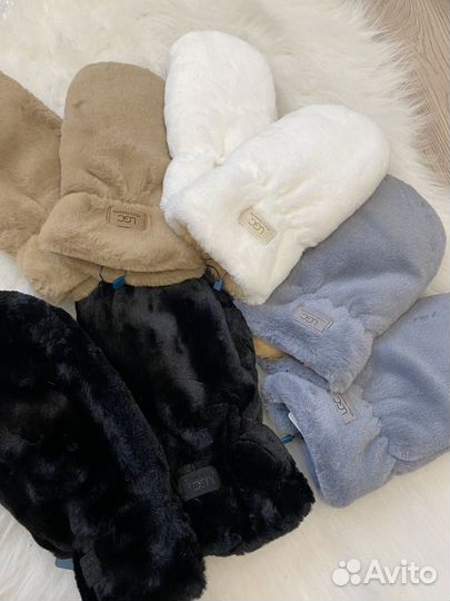 Варежки женские