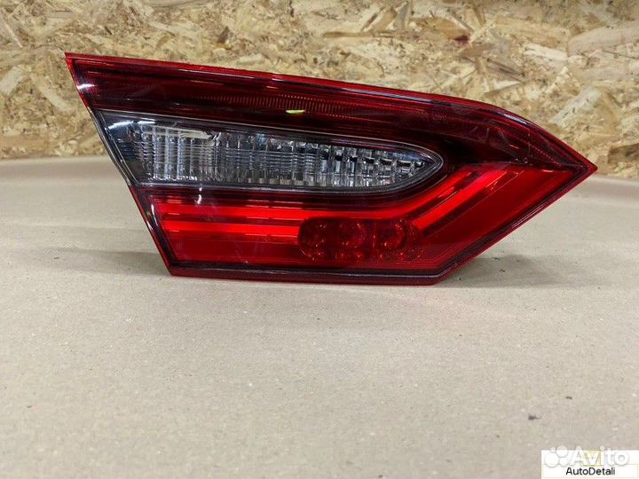 Тойота Камри 70 Фонарь в крышку багажника