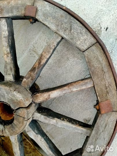 Старинное колесо от телеги. 66см. В интерьер