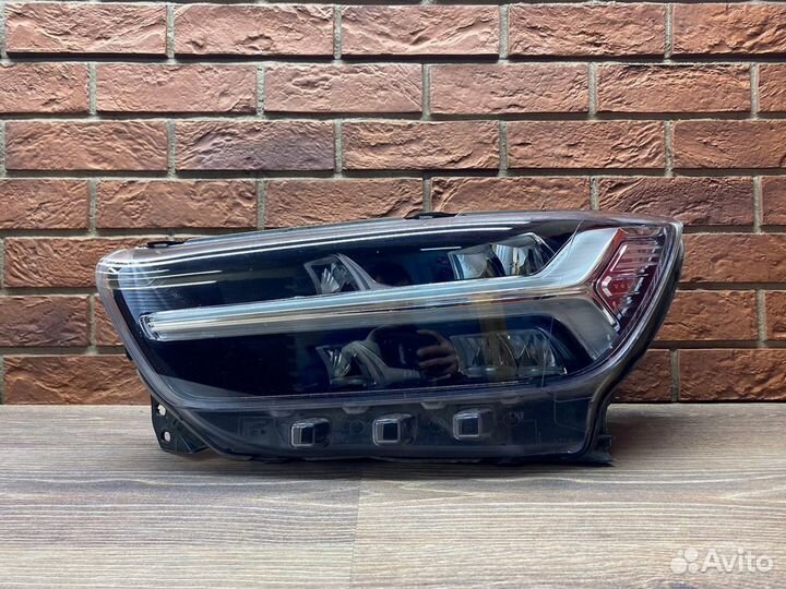 Фара левая Volvo XC40 2017-2022 LED Светодиодная