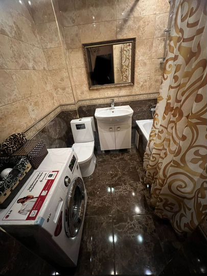 2-к. квартира, 65 м², 2/4 эт.