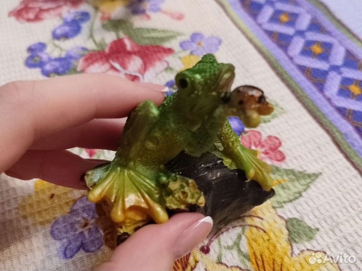 Статуэтка лягушка