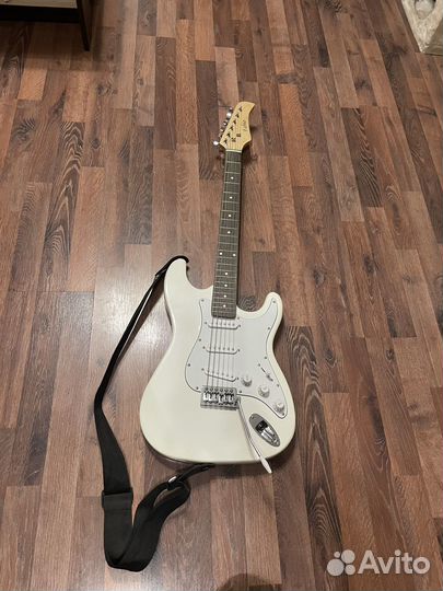 Продам электрогитару fabio