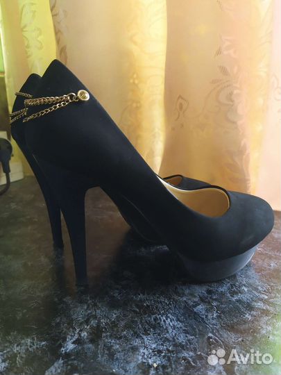 Босоножки женские на каблуке